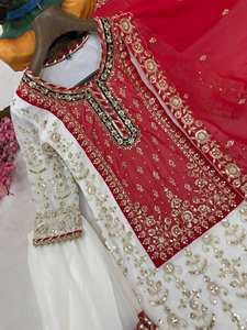 Realza la Belleza de tu Armario con este Conjunto Tradicional de Salwar Kameez y Sharara Recién Lanzado para Bodas - Product Image 5