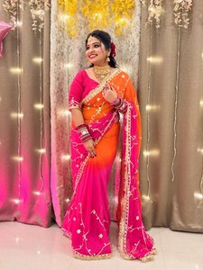 Sari en soie bleue brodé avec des détails dorés, tenue de mariage indienne traditionnelle pour femmes, longueur au sol, coupe classique - Product Image 3