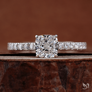 Anillo de Compromiso con Diamante Cultivado en Laboratorio, Corte Cojín, 1 Quilate, Banda Pavé Catedral, Oro Blanco de 10K, Aniversario, Boda, Lujo - Product Image 1