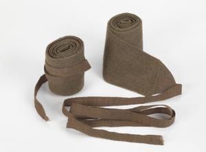 Reproducción de las botas de lona del Ejército Británico de la Primera Guerra Mundial, hechas de lana color caqui con cintas de algodón adjuntas. - Product Image 3