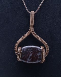 Collier en agate naturelle avec pendentif enroulé de fil de cuivre |   Collier artisanal bohème en pierres précieuses - Product Image 3