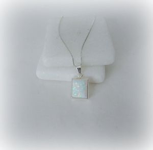 Collar de ópalo blanco con colgante de plata de ley, joyería con piedra de nacimiento de octubre, elegante collar de piedras preciosas, regalo para ella - Product Image 1