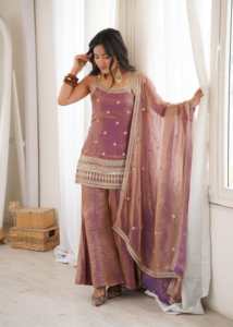 Ensemble prêt-à-porter entièrement cousu en soie Fandy avec broderie et travail de sequins, comprenant un haut et un pantalon à ourlet boule et une dupatta. - Product Image 1