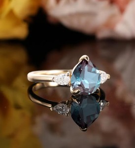 Bague de fiançailles en argent sterling 925 avec alexandrite taille poire, pierre précieuse à changement de couleur, bijoux de mariée élégants pour mariage et fête - Product Image 3