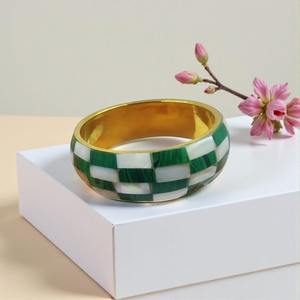 Brazalete de Estilo Boho con Incrustaciones de Concha de Madreperla para Mujer - Product Image 1