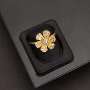 Bague élégante et luxueuse en plaqué or avec pierre autrichienne Accessoire élégant et chic - Product Image 1