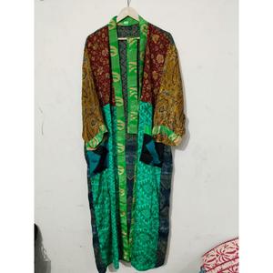 Robes kimono en soie longues faites à la main de qualité supérieure, patchwork vintage, taille unique, vêtements de nuit pour femmes - Product Image 4