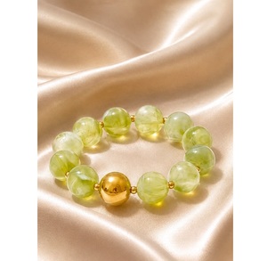 Bracelet en résine de luxe contemporain aux effets décoratifs vibrants, bijoux de mode pour les marques de style de vie moderne - Product Image 1