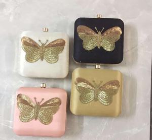 Pochette de soirée en satin noir et blanc, design personnalisé, couleur tendance, par Lowellcraft - Product Image 3