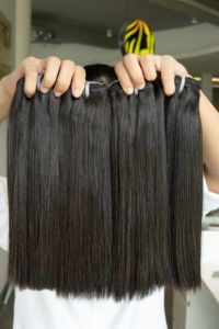 Extensions de cheveux naturels vierges vietnamiens Remy, bruts, lisses et soyeux, couleur noire, trame simple, 100g, effet rebondissant - Product Image 3