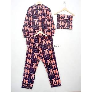 ชุดนอนผ้าฝ้ายพิมพ์ลายโบว์ 3 ชิ้น แบบยูนิเซ็กซ์ สำหรับฤดูร้อน ขายส่ง ชุดนอนผู้หญิง เสื้อถักเนื้อนุ่ม ระบายอากาศดี กางเกงขายาว - Product Image 4