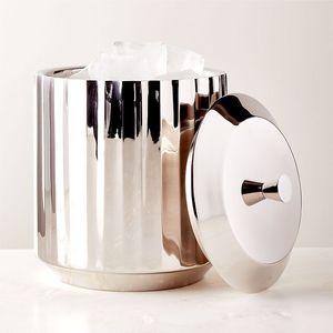 Cubo de hielo decorativo de acero inoxidable con acabado dorado y tapa de cúpula, ideal para el hogar, bares, hoteles, restaurantes y eventos. - Product Image 5