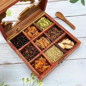 Boîte à épices en bois faite à la main, ensemble Masala Dani - 7 compartiments pour le rangement des condiments de cuisine avec cuillère, boîte à épices en bois en gros - Product Image 1