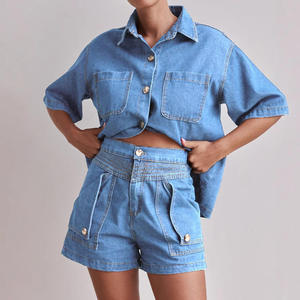 Ensemble 2 pièces en jean délavé vintage de haute qualité pour femme : chemisier élégant à boutons et short décontracté à col rabattu et manches courtes - Product Image 6