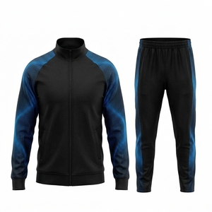 Conjunto Deportivo Personalizado para Hombre con Mangas con Estampado por Sublimación y Opción de Logotipo Personalizado - Product Image 1