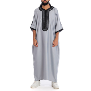 Vente en gros de thobes pour homme, robe musulmane minimaliste gris clair, thobes traditionnelles arabes à manches longues, jubba confortable et modeste, Islami - Product Image 3