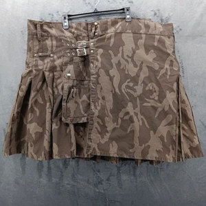 Falda Kilt Utilitaria de Camuflaje Escocesa para Hombre con Bolsillos Cargo y Cierre de Hebilla a Presión - Product Image 1