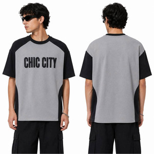 Camiseta Raglán Personalizada para Hombre en Gris y Negro con Bloques de Color, Letras en Relieve, Panel en Contraste, Hombros Caídos, Estilo Urbano y Tejido Grueso - Product Image 4