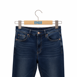 Cintres en bois robustes avec pinces en fer, durables, personnalisables avec logo, pour pantalons, robes et vêtements, fabriqués au Vietnam - Product Image 1