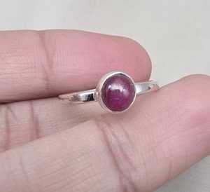 Anillo de rubí ovalado natural, hecho a mano en plata de ley 925 para mujer - Product Image 1