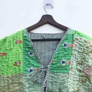 Nouveauté : veste courte vintage brodée Kantha khambaadi pour femmes indiennes - Product Image 3