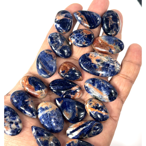 พลอยโซดาไลท์สีชมพูฟ้าธรรมชาติทรงหลวมแบบคาโบชอง ขนาดคละ 20 ถึง 30 มม. ประมาณ - Product Image 1