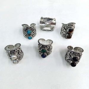 Anillos de latón con cuentas de piedra para mujer, joyería de moda para uso de regalo, exportación mundial desde la India - Product Image 1