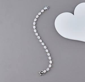 สร้อยข้อมือเพชรทรงรีเพาะเลี้ยงในห้องปฏิบัติการ ได้รับการรับรองจาก IGI  ตัวเรือนทอง 9K สีเหลือง/ขาว/โรสโกลด์ พร้อมตัวล็อกแบบสองชั้น - Product Image 2