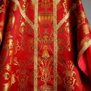 Robe d'église africaine rouge en soie, coupe ample, vêtement religieux traditionnel, cape liturgique brodée, tenue de cérémonie formelle - Product Image 2