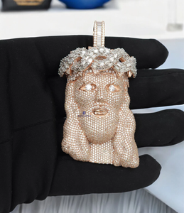 Pendentif de luxe plaqué or rose et argent, motif visage de Jésus, entièrement serti de moissanite VVS, bijoux de fête hip-hop - Product Image 1
