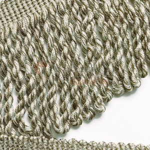 Flecos Hechos a Medida a Precio Económico con Material Suave y Flecos Elegantes para Decoración de Ropa - Product Image 4