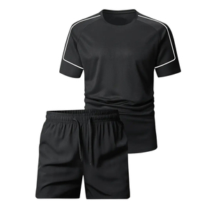 T-shirt de sport noir uni de haute qualité, actif, confortable et à séchage rapide, et short de sport assorti pour une tenue de compression. - Product Image 1