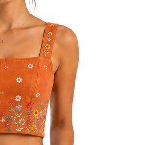 Conjunto de Top Corto y Falda Bordados en Color Naranja Quemado para Mujer, Diseño Floral de Verano, Dos Piezas, Logotipo Personalizado, Ropa al Por Mayor - Product Image 4
