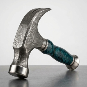 Marteau en acier damas à manche en bois, motif soudé, design artisanal traditionnel, objet de collection décoratif - Product Image 2