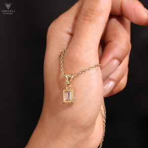 Oferta Especial: Colgante de Diamante Esmeralda con Claridad VVS, Diamantes Cultivados en Laboratorio con Certificación IGI, Engaste de Puntas, Colgante Solitario en Oro Sólido de 14K - Product Image 3