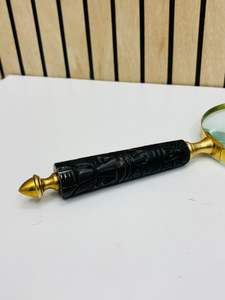 Lupa de 4'' con mango de resina de diseño y acabado en latón antiguo |   Lente de Lectura e Inspección Portátil Vintage - Product Image 3