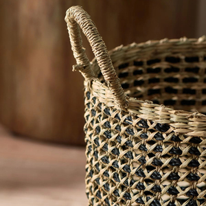 Ensemble de 2 paniers de rangement en jonc de mer noir et naturel, faits à la main, vente en gros, écologiques, fabriqués au Vietnam - Product Image 2