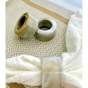 Anneaux de serviette en résine moderne pour la décoration de la salle à manger à domicile, élégant accent de table - Product Image 2