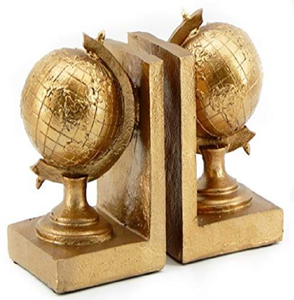 Sujetalibros decorativos con forma de globo terráqueo en dorado, con un acabado texturizado, ideales para una biblioteca de oficina clásica; ahora disponibles a precios de mayorista. - Product Image 1