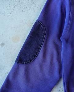 Sweat à capuche zippé vintage personnalisé pour homme, avec broderie lettre appliquée, détails vieillis, streetwear, en coton premium - Product Image 3