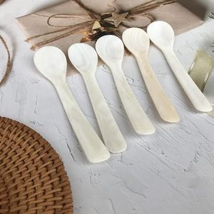 Cuillère de luxe moderne en nacre pour hôtels et restaurants, ensemble de cuillères en coquillage faites à la main pour le caviar et la présentation des aliments - Product Image 4