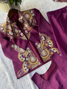 Lehenga Saree de Crepé Francés de Diseño con Blusa Larga y Bordado Intenso para Bodas y Fiestas, Talla Única - Product Image 2