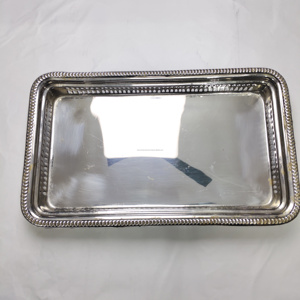 ถาดเสิร์ฟสี่เหลี่ยมสแตนเลสสตีลขัดเงาพร้อมขอบประดับลูกปัดอย่างประณีต – ถาดเสิร์ฟบุฟเฟ่ต์ระดับมืออาชีพสำหรับโรงแรม - Product Image 2