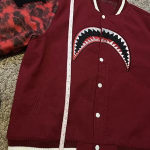 Chaqueta de béisbol de invierno Logotipo bordado Fabricante directo Alta calidad Letterman Varsity Chaquetas Stand Collar Tamaños personalizados - Product Image 3