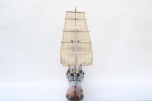 Maqueta de Barco de Vela de Madera Hecha a Mano - Barco de Vela de 3 Mástiles con Casco de Hierro, Artesanía a Escala, Decoración de Oficina, Elissa - Product Image 2
