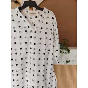 Conjunto de Kurta Clásico para Mujer con Estampado de Puntos Blancos Hecho a Mano - Product Image 4