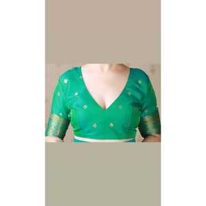 ผ้าไหมเนื้อนุ่มสีเขียวเมเฮนดี แบรนด์อีลิท วีฟส์  แบบบาเนราสี  พร้อมลายปักมีนาคารี ซารี  ดีไซน์ลายซิกแซก  งานทอแบบอินเดียและปากีสถาน น้ำหนัก 650 กรัม - Product Image 1