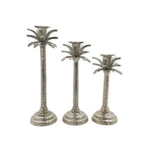 Ensemble de bougeoirs décoratifs faits à la main en aluminium motif palmier pour centre de table et événements - Product Image 1