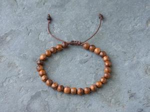Bracelet en bois écologique fait main MN Exports, bijou de poignet en bois naturel, accessoire de mode ethnique bohème, cadeau pour elle - Product Image 1