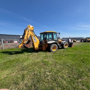 Chargeuse-pelleteuse JCB 4CX puissante avec une construction robuste, un système hydraulique efficace et une performance de creusement élevée - Product Image 4